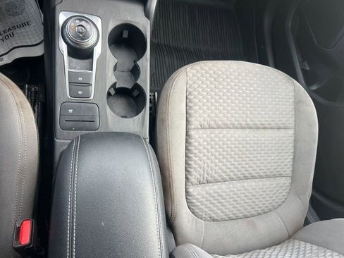 Used 2021 Ford Escape SE w/ SE Sport Appearance Package image 13