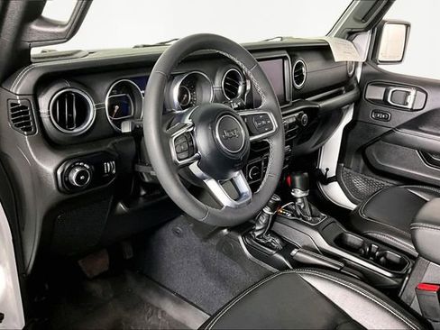 Used 2023 Jeep Wrangler Sahara image 16