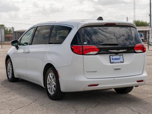 Used 2023 Chrysler Voyager LX FWD image 6