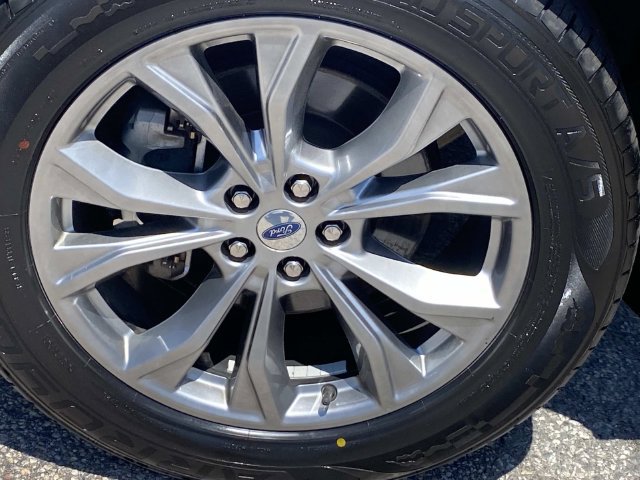 Used 2022 Ford Explorer Limited w/ Equipment Group 301A AWD/4WD image 28