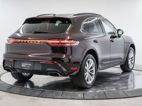 Certified 2024 Porsche Macan AWD/4WD image 9