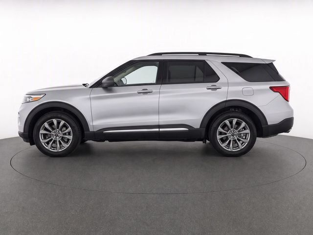 Used 2022 Ford Explorer XLT w/ Equipment Group 202A AWD/4WD image 7