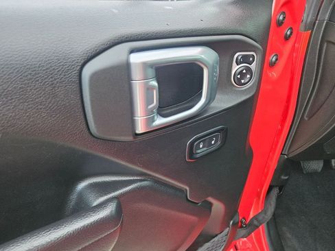 Used 2025 Jeep Wrangler Unlimited Rubicon image 15