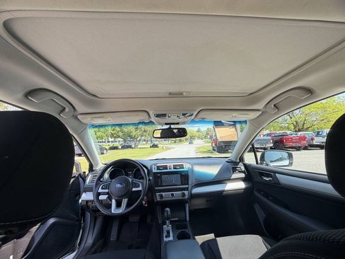 Used 2017 Subaru Outback 2.5i Premium AWD/4WD image 9