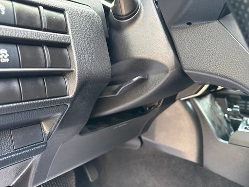 Used 2025 Toyota Tacoma SR5 AWD/4WD image 16