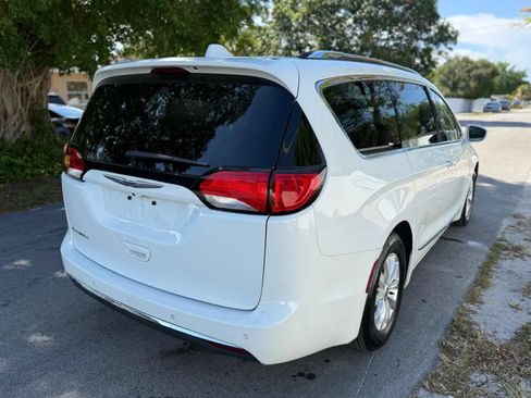 Used 2019 Chrysler Pacifica Touring-L FWD image 7
