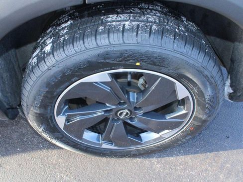 Used 2024 Nissan Rogue SV image 8