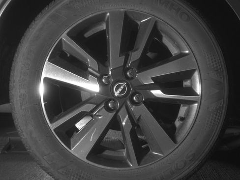 Used 2025 Nissan Versa SV image 15