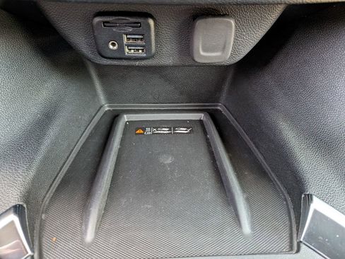 Used 2023 Chevrolet Traverse Premier FWD image 34