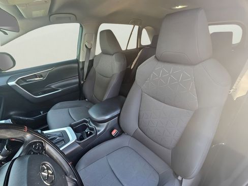 Used 2021 Toyota RAV4 XLE image 19