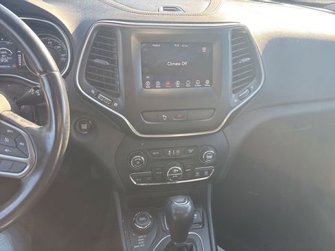 Used 2019 Jeep Cherokee Latitude Plus w/ Comfort/Convenience Group image 10