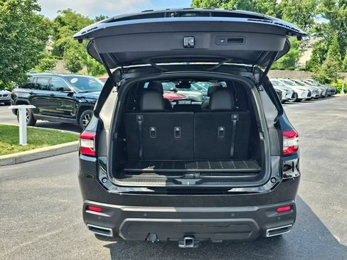 Used 2025 Honda Pilot Black Edition image 10