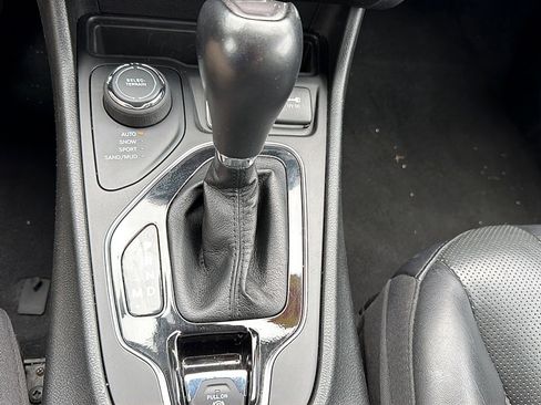 Used 2023 Jeep Cherokee Altitude Lux AWD/4WD image 16