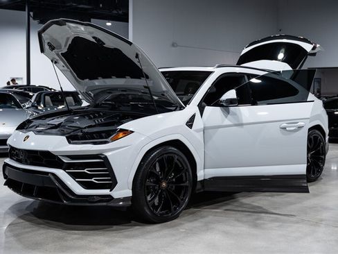 Used 2022 Lamborghini Urus AWD/4WD image 40