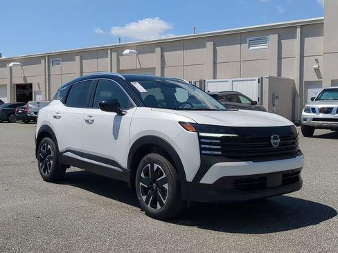 New 2025 Nissan Kicks SV w/ SV Premium Package image 2