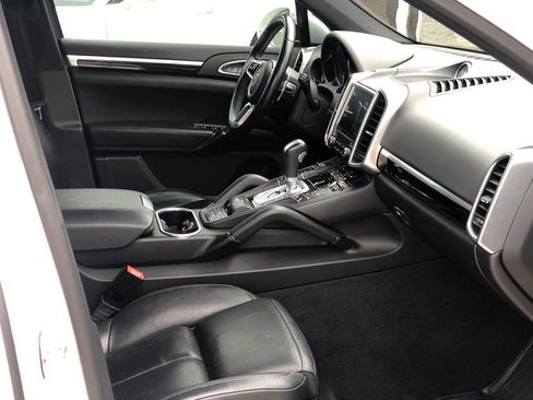 Used 2017 Porsche Cayenne S Platinum image 8