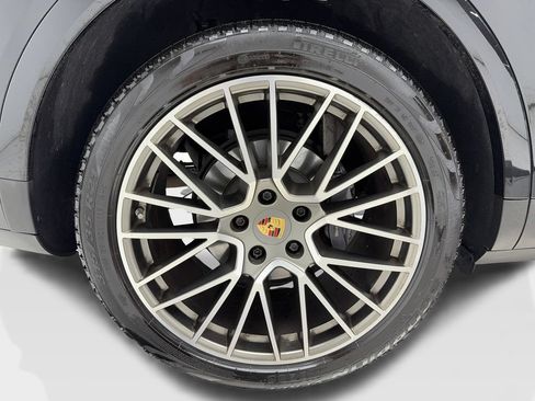 Used 2023 Porsche Cayenne Platinum Edition AWD/4WD image 44