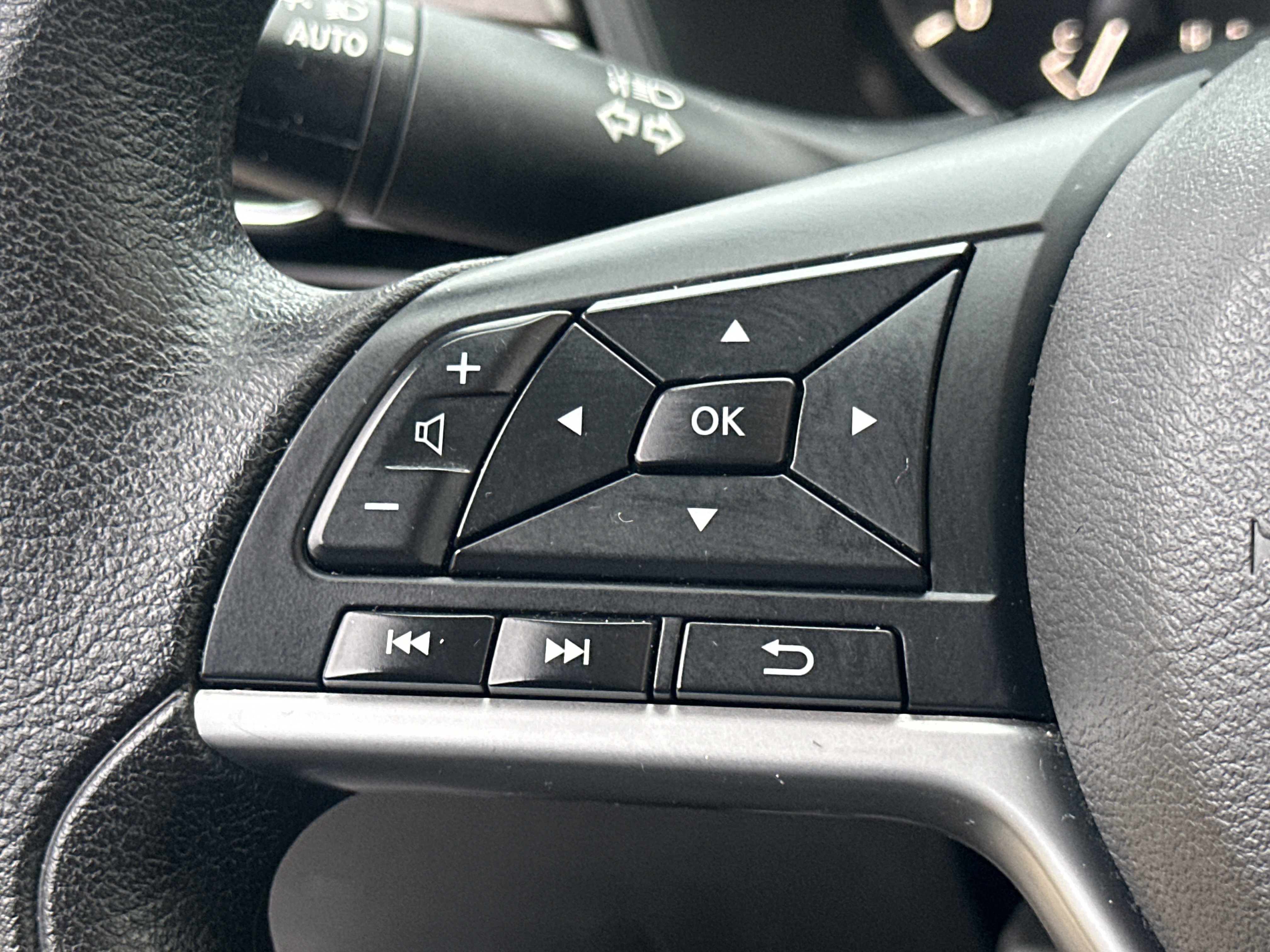 Used 2024 Nissan Altima 2.5 SV FWD image 24
