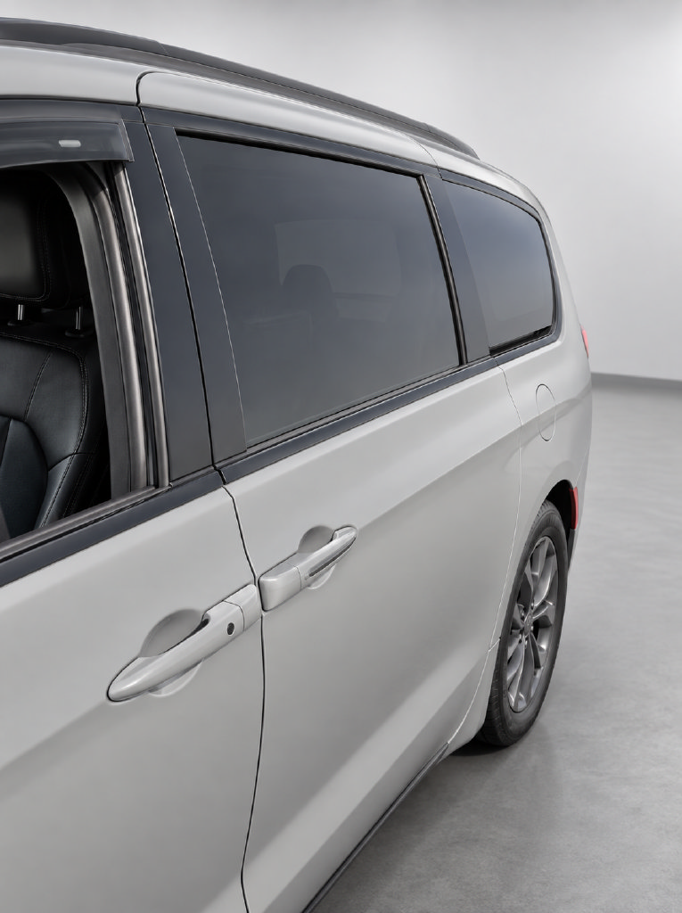Used 2023 Chrysler Pacifica Touring-L w/ S Appearance Package AWD/4WD image 3