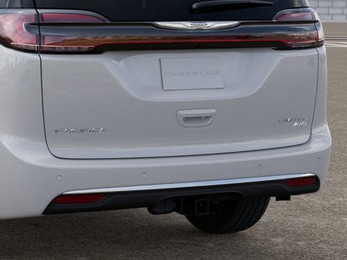 New 2026 Chrysler Pacifica Limited w/ Trailer Tow Group image 13
