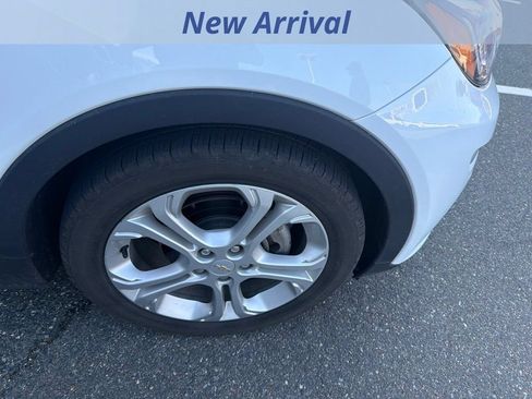Used 2017 Chevrolet Bolt LT FWD image 3