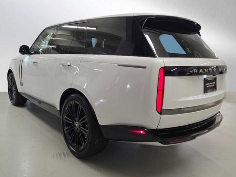 New 2025 Land Rover Range Rover SE image 3