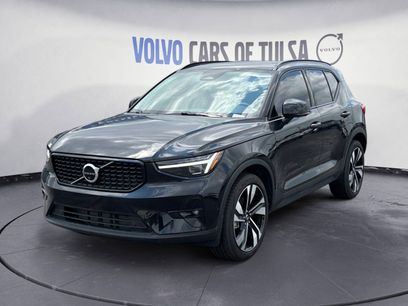 New 2025 Volvo XC40 B5 Plus w/ Climate Package
