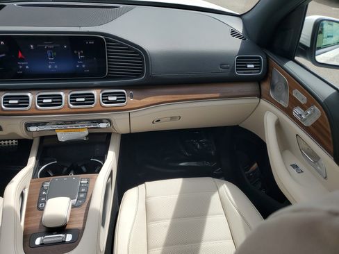 New 2026 Mercedes-Benz GLS 580 4MATIC image 17