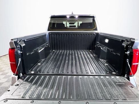 Certified 2025 Toyota Tacoma SR5 AWD/4WD image 22