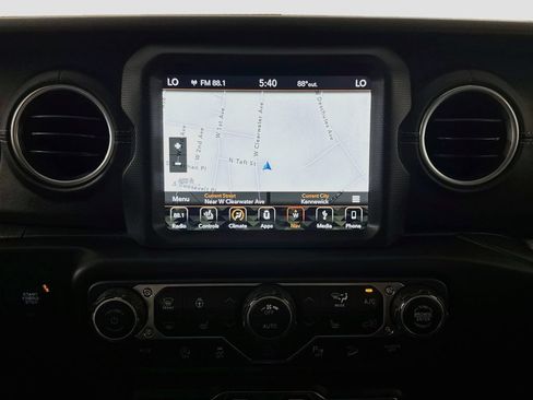 Used 2018 Jeep Wrangler Unlimited Sahara AWD/4WD image 16