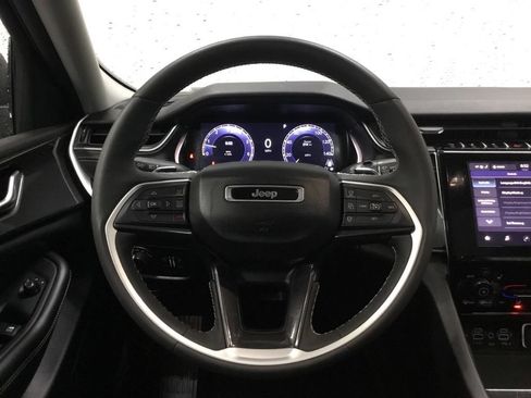 Used 2023 Jeep Grand Cherokee Laredo w/ Luxury Tech Group I AWD/4WD image 33