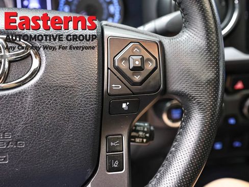 Used 2018 Toyota Tacoma TRD Sport AWD/4WD image 16
