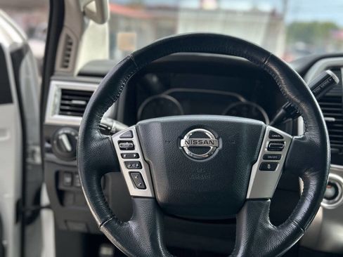 Used 2020 Nissan Titan SV w/ SV Convenience Package image 12