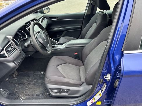 Used 2018 Toyota Camry LE image 9