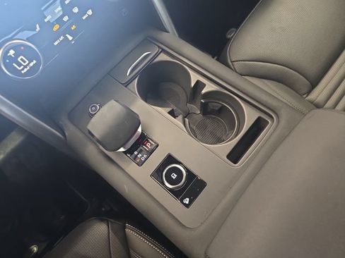 Certified 2025 Land Rover Discovery S AWD/4WD image 29