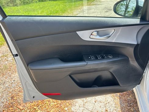 Used 2024 Kia Forte LXS image 7
