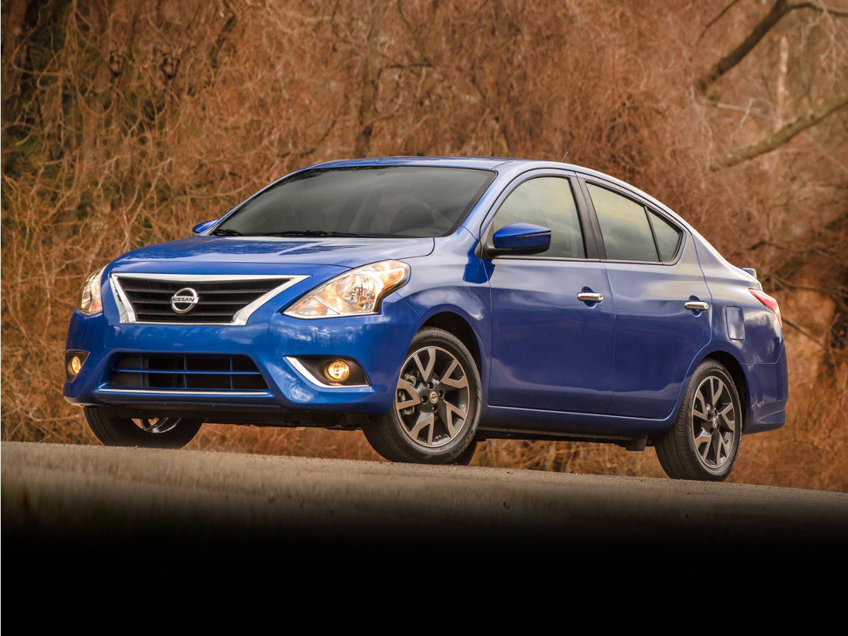 Used 2018 Nissan Versa SV FWD image 1