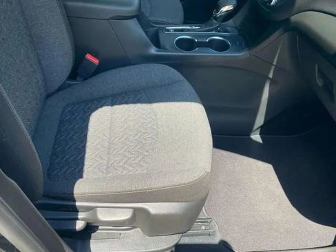 Used 2022 Chevrolet Equinox LT w/ Driver Convenience Package image 16