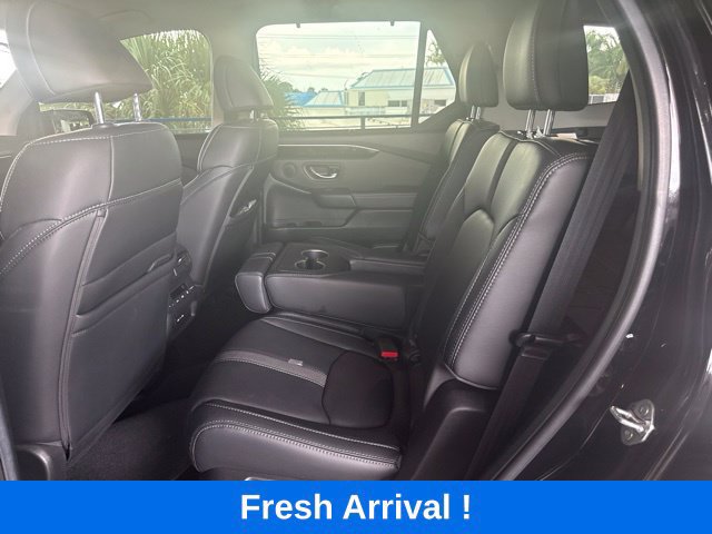 Used 2025 Honda Pilot EX-L image 3