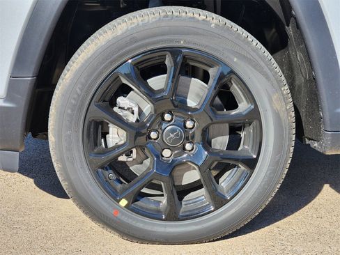 New 2026 Jeep Compass Latitude image 10