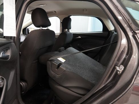 Used 2016 Ford Focus SE w/ SE Cold Weather Package image 21