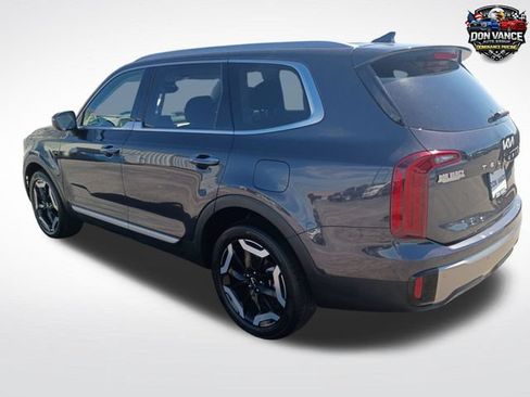 Used 2025 Kia Telluride S FWD image 3