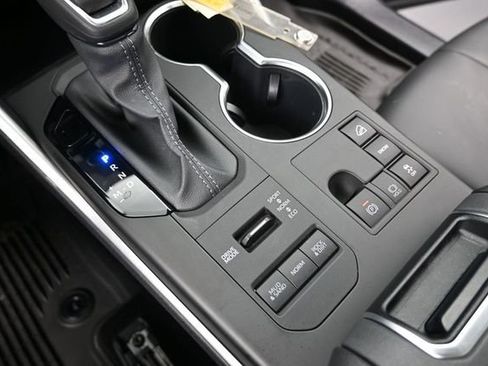 Certified 2024 Toyota Highlander XLE AWD/4WD image 30