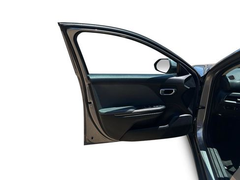 Used 2025 Kia K4 FWD image 6