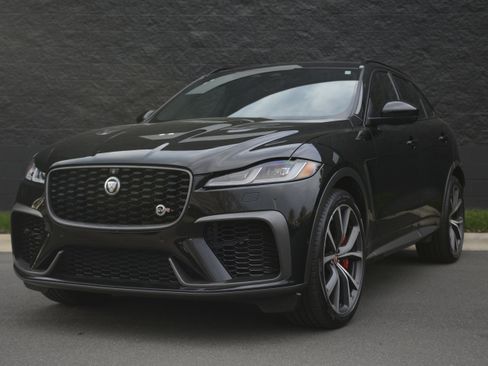 Used 2021 Jaguar F-PACE SVR image 43