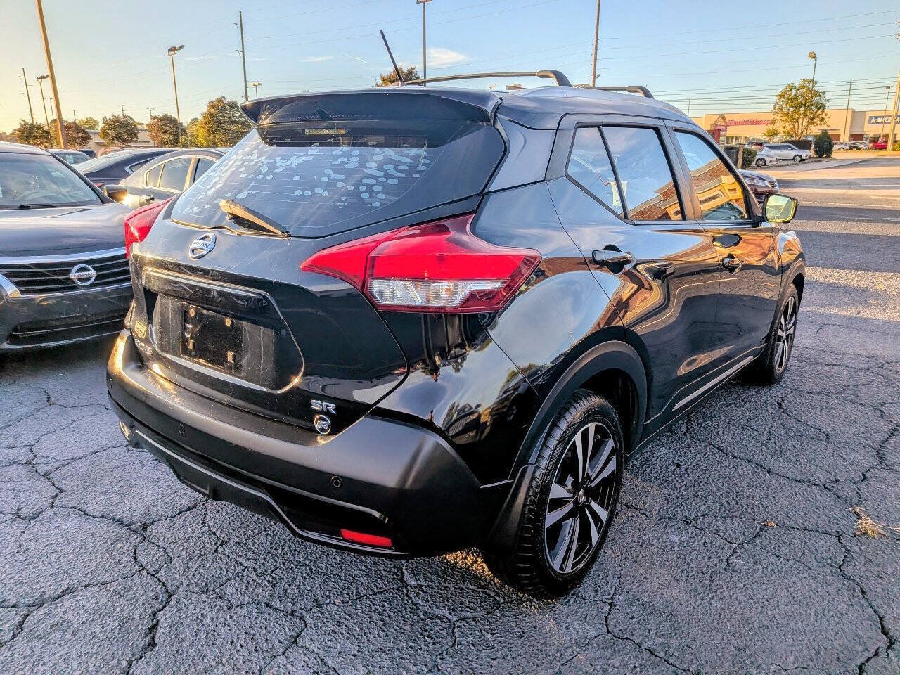 Used 2018 Nissan Kicks SR w/ Exterior Electronics Package FWD image 16