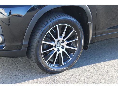 Used 2017 Toyota Highlander SE image 6