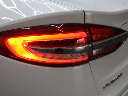 Used 2020 Ford Fusion SEL FWD image 40