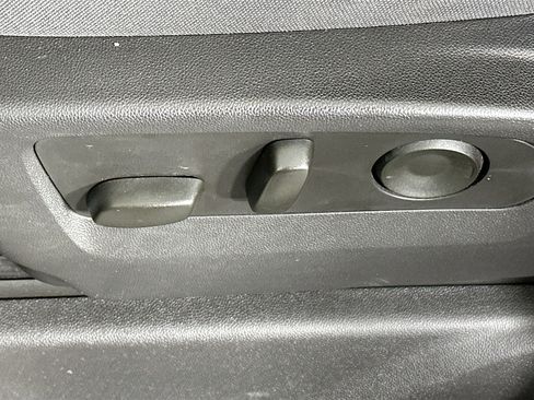 Used 2025 Chevrolet Silverado 1500 LT AWD/4WD image 13