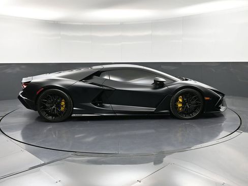 Used 2024 Lamborghini Revuelto AWD/4WD image 9